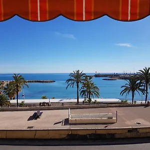 Menton, 2 Pièces Face à La Mer, 2 Minutes à Pied Du Centre-ville. Menton